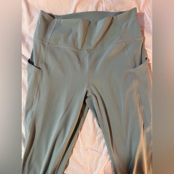(M) Fabletics Oasis PureLuxe High-Waisted Twist 7/8 Legging - Picture 5 of 6